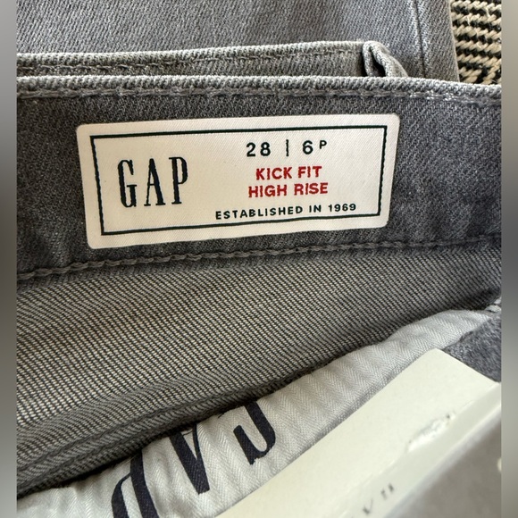 NWT GAP High Rise Kick Fit, Grey Wash - 28/6p - Picture 5 of 9